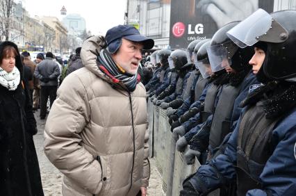 Киев. Сотрудники спецподразделения МВД на Крещатике.