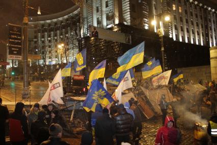 Киев. Активисты Евромайдана на улице Грушевского.