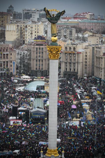 Киев. Активисты Евромайдана на площади Независимости (Незалежности).