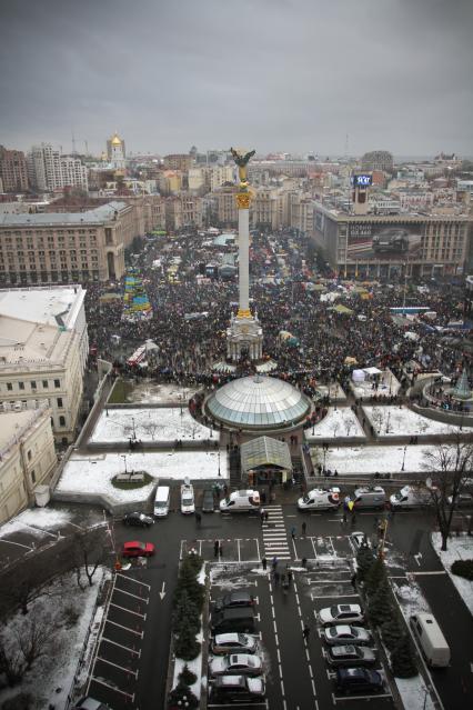 Киев. Активисты Евромайдана на площади Независимости (Незалежности).