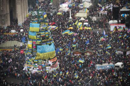 Киев. Активисты Евромайдана на площади Независимости (Незалежности).