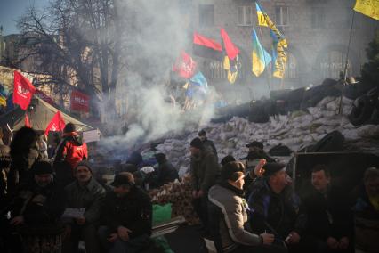 Киев. Активисты Евромайдана на баррикадах.