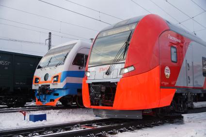 Электропоезд ЭС2Г \"Ласточка\" на перроне Екатеринбургского железнодорожного вокзала, перед отправкой в демонстрационную поездку до г.Верхотурье