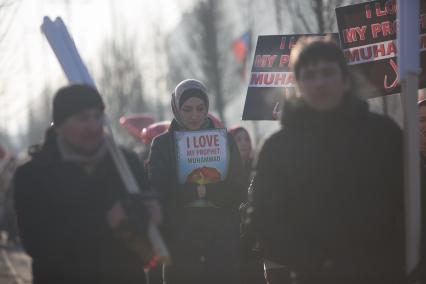 Митинг в Грозном против карикатур на пророка Мухаммеда, которые рисует франзуский журнал \"Шарли Эбдо\".