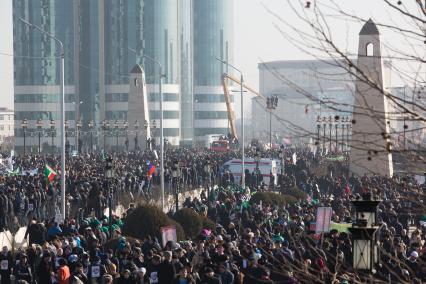 Митинг в Грозном против карикатур на пророка Мухаммеда, которые рисует франзуский журнал \"Шарли Эбдо\".