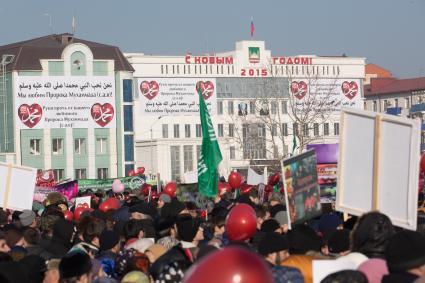 Митинг в Грозном против карикатур на пророка Мухаммеда, которые рисует франзуский журнал \"Шарли Эбдо\".