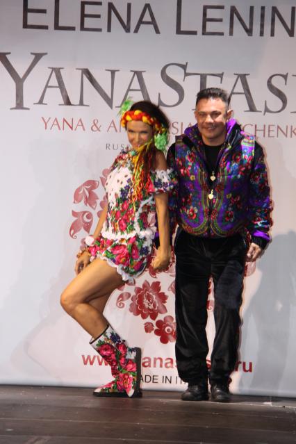 Диск48. Дефиле YanaStasia presented by ELena Lenina. 2010 год. На снимке: актриса Бледанс Эвелина и боксер Дзю Константин