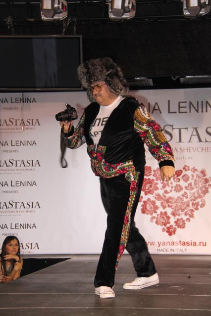 Диск48. Дефиле YanaStasia presented by ELena Lenina. 2010 год. На снимке: актер Садальский Стас