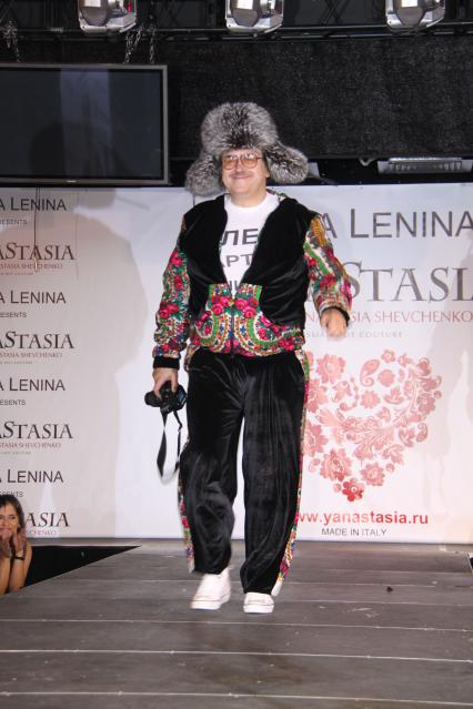 Диск48. Дефиле YanaStasia presented by ELena Lenina. 2010 год. На снимке: актер Садальский Стас