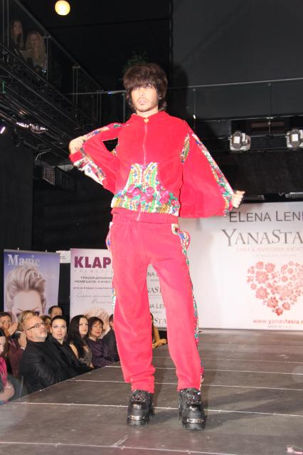 Диск48. Дефиле YanaStasia presented by ELena Lenina. 2010 год. На снимке: стилист Зверев Сергей