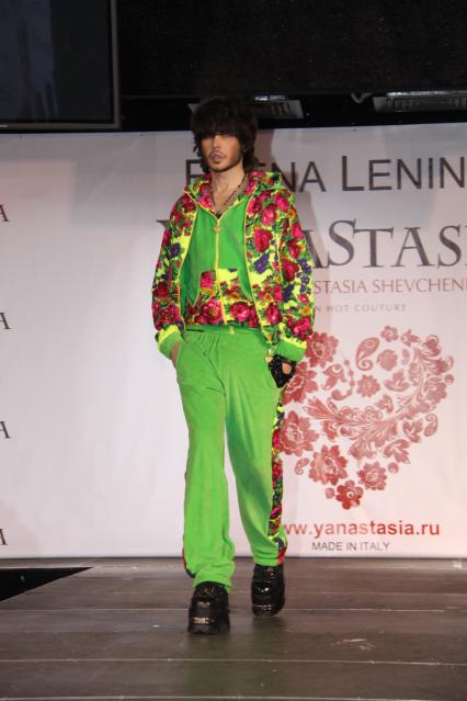 Диск48. Дефиле YanaStasia presented by ELena Lenina. 2010 год. На снимке: стилист Зверев Сергей