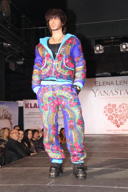 Диск48. Дефиле YanaStasia presented by ELena Lenina. 2010 год. На снимке: стилист Зверев Сергей