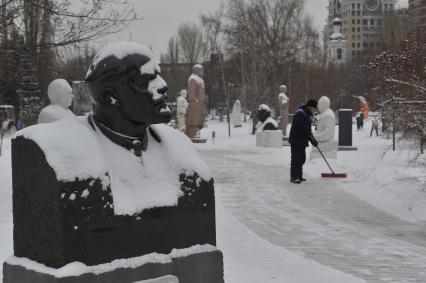 Парк искусств `Музеон` в Москве. На снимке: бюст Владимира Ленина.