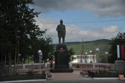 Виды Мурманска. На снимке: памятник С.М.Кирову.