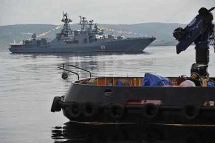 Североморск. Военно-морской парад в День ВМФ РФ. На снимке: большой противолодочный корабль `Североморск`.