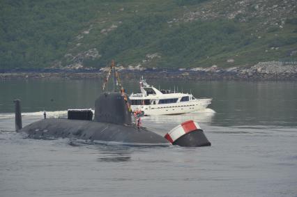 Североморск. Военно-морской парад в День ВМФ РФ. На снимке: атомный крейсер `Северодвинск`.