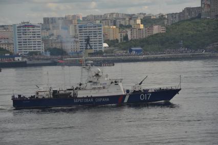 Североморск. Военно-морской парад в День ВМФ РФ. На снимке: пограничный сторожевой корабль `Подольск`.