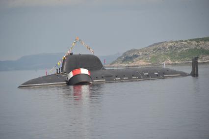 Североморск. Военно-морской парад в День ВМФ РФ. На снимке: атомный крейсер `Северодвинск`.