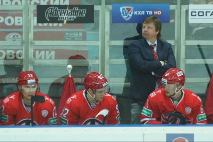 Матч КХЛ: «Автомобилист» (Екатеринбург) 2-0 «Югра» (Ханты-Мансийск).Главный тренер хк автомобилист - Анатолий Емелин