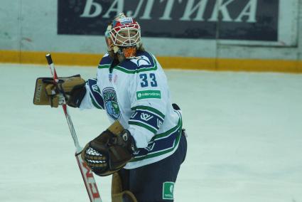 Матч КХЛ: «Автомобилист» (Екатеринбург) 2-0 «Югра» (Ханты-Мансийск). вратарь №33 Барри Браст