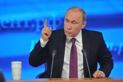 Большая пресс-конференция президента РФ Владимира Путина (на снимке) в Центре международной торговли.