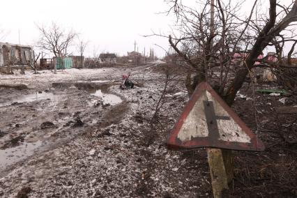 с.Никишино. Бои за село между ополчением ДНР и украинскими военными велись 4 месяца. В минувшие выходные ополченцы заняли село.