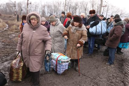 Углегорск. Подразделения ДНР открыли гуманитарный коридор для горожан и организовали эвакуацию.