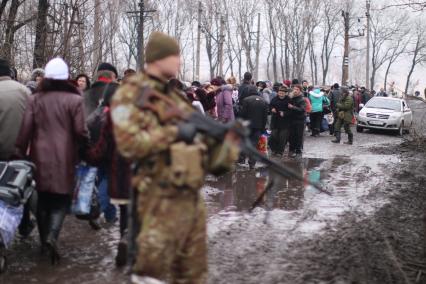 Углегорск. Подразделения ДНР открыли гуманитарный коридор для горожан и организовали эвакуацию.