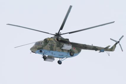 Барнаул. Авиашоу. На снимке: многоцелевой вертолет Ми-8.