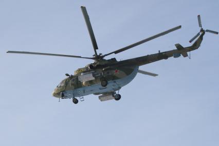 Барнаул. Авиашоу. На снимке: многоцелевой вертолет Ми-8.