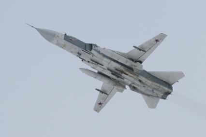 Барнаул. Авиашоу. На снимке: бомбардировщик Су-24.