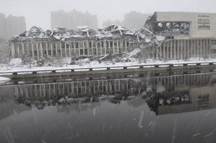 Москва, Нахимовский просп., 51/21. Сгоревшее здание Фундаментальной библиотеки Института научной информации по общественным наукам (ИНИОН).