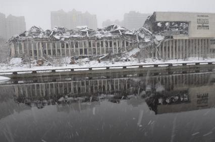 Москва, Нахимовский просп., 51/21. Сгоревшее здание  Фундаментальной библиотеки Института научной информации по общественным наукам (ИНИОН).