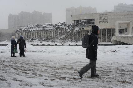 Москва, Нахимовский просп., 51/21. Сгоревшее здание  Фундаментальной библиотеки Института научной информации по общественным наукам (ИНИОН).