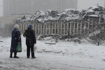 Москва, Нахимовский просп., 51/21. Сгоревшее здание  Фундаментальной библиотеки Института научной информации по общественным наукам (ИНИОН).