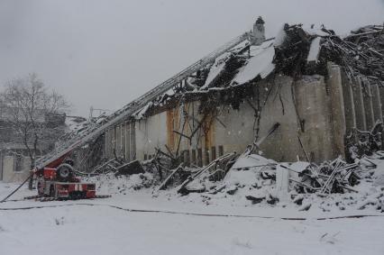 Москва, Нахимовский просп., 51/21. Сгоревшее здание  Фундаментальной библиотеки Института научной информации по общественным наукам (ИНИОН).