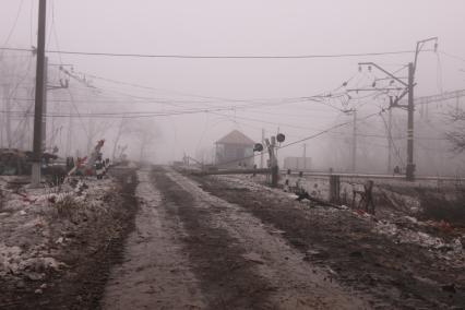 Углегорск перешел под контроль подразделений ДНР. На снимке: железнодорожный переезд.