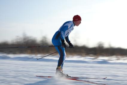 Участники всероссийской лыжной гонки \"Лыжня России 2015\" во время мужского забега спортсменов. Екатеринбург