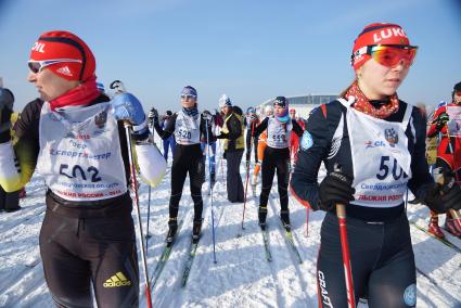 Участницы всероссийской лыжной гонки \"Лыжня России 2015\" во время женского забега среди спортсменов. Екатеринбург