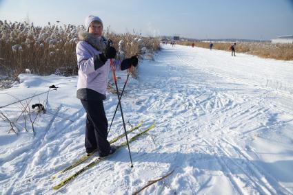 Участники всероссийской лыжной гонки \"Лыжня России 2015\" во время мужского забега спортсменов. Екатеринбург