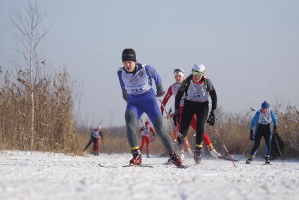 Участницы всероссийской лыжной гонки \"Лыжня России 2015\" во время женского забега среди спортсменов. Екатеринбург