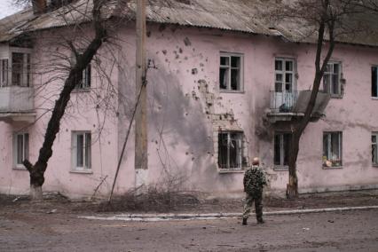 г.Углегорск, подконтрольный армии ДНР. На снимке: разрушенный дом.