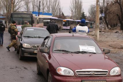 г.Углегорск, подконтрольный армии ДНР. На снимке: автобусы для эвакуации мирных жителей из Дебальцево и Артемовска в Донецк.