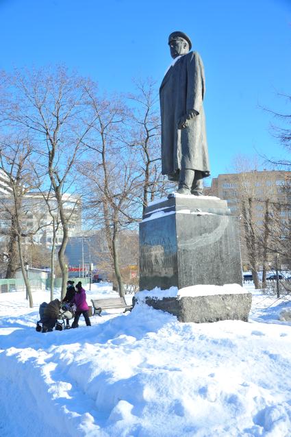 Памятник Маршалу Советского Союза Ф.И. Толбухину в Самотечном сквере в Москве.