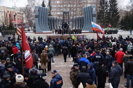 встреча ветеранов войны в афганистане, во время вахты памяти войнов погибших в афганистане, у памятника войнам-интернационалистам \"Черный тюльпан\"