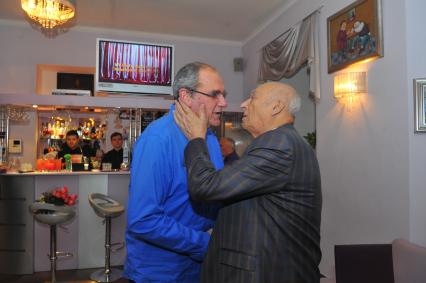 Театр Маяковского. Вечер посвященный 75-летию Эммануила Виторгана. На снимке: актер Эммануил Виторган и актер Владимир Этуш.