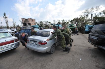 Украина. Донецкая область. Курган Саур-Могила. Похороны 17 ополченцев и захоронение останков 82 солдат Второй мировой войны.