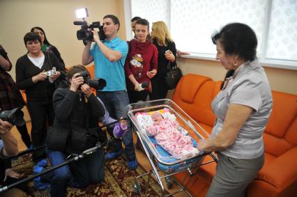 Галина Ш. ставшая матерью в 60 лет вместе с новорожденной дочкой Клеопатрой в городской клинической больнице # 15 имени Филатова в Москве.
