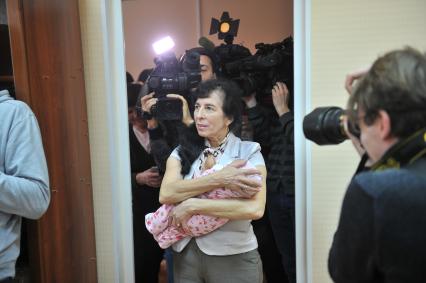 Галина Ш. ставшая матерью в 60 лет вместе с новорожденной дочкой Клеопатрой в городской клинической больнице # 15 имени Филатова в Москве.
