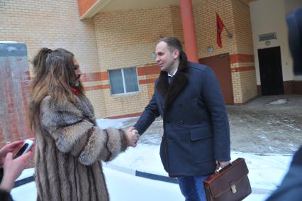Москва, р-н Аэропорт. Никита Джигурда приехал на первое заседание в суд по делу о разводе с женой Мариной Анисиной. На снимке: актер, поэт и певец Никита Джигурда и адвокат Анисиной Сергей Жорин.